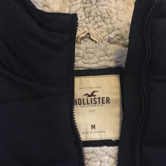Hollister Sherpa vest, M ✅ - Picture 2 of 7